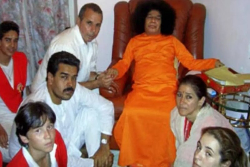 Sathya Sai Baba Nicolás Maduro