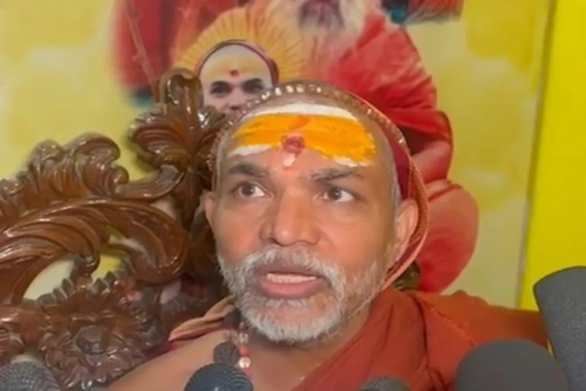 paramhans acharya targeted swami avimukteshwaranand said he should apologize to yogi