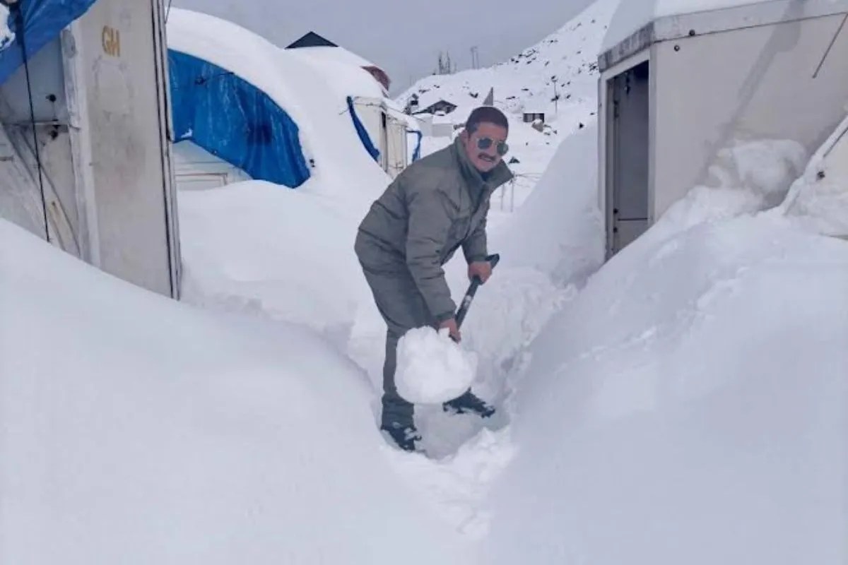 The IMD has issued an alert for rain across the state and snowfall in the mountains from February 1 to 3