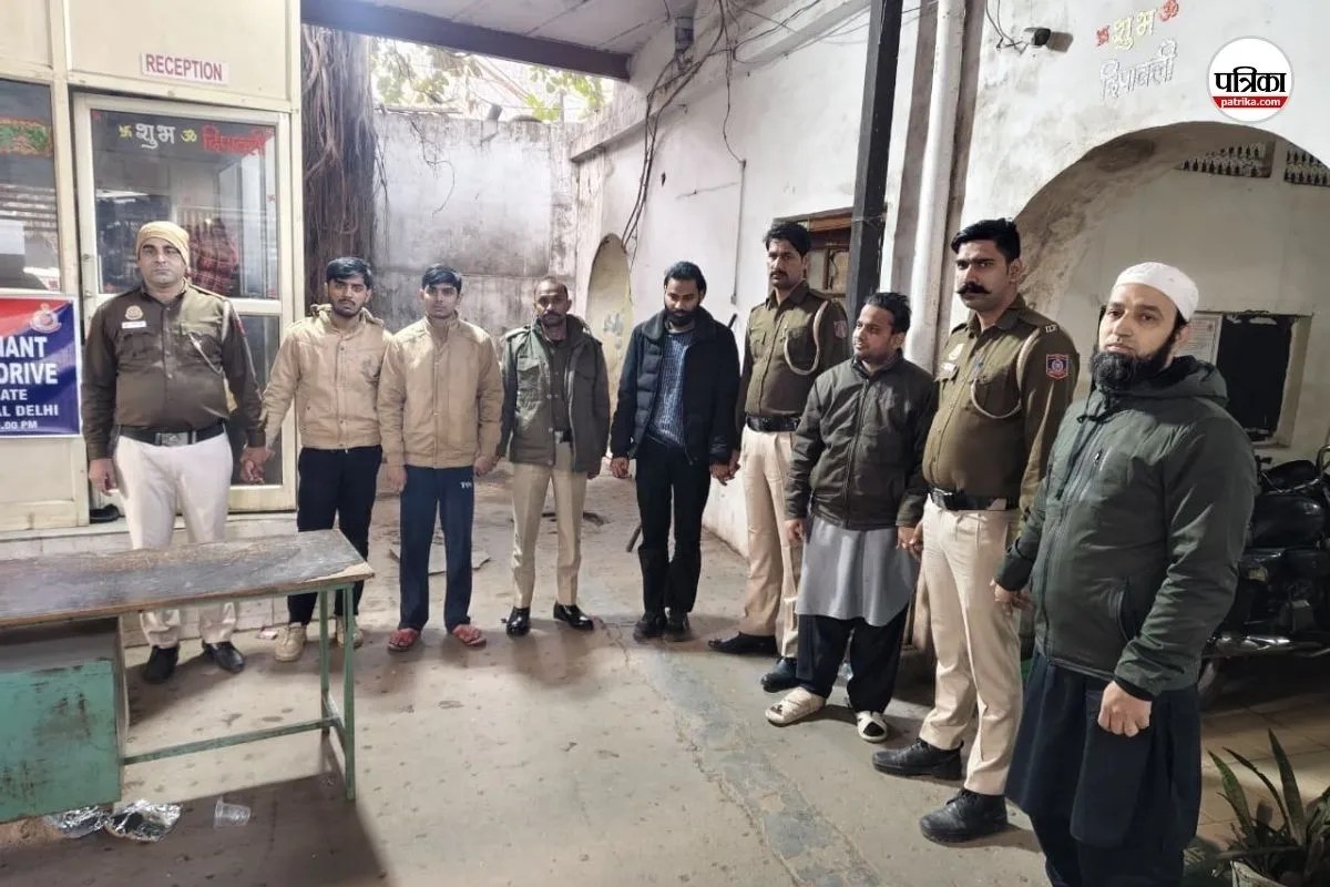 Delhi demolition drive,Faiz-E-Elahi Mosque,Faiz-E-Elahi Mosque Demolition,Demolition Drive Central Delhi,