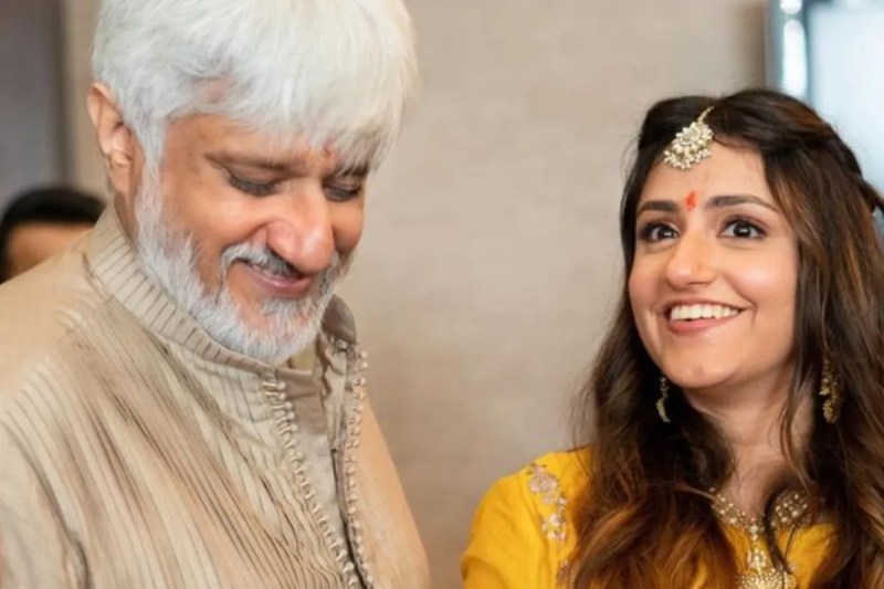 Filmmaker Vikram Bhatt-Daughter Booked for alleged Fraud