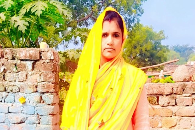 दो हफ्ते बाद भी लटके हुए हैं’: यमुना एक्सप्रेस वे हादसे के बाद लापता मां की तलाश में भटकता परिवार (फोटो सोर्स : WhatsApp News Group)