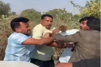 illegal electricity connection, illegal electricity connection in Barmer, illegal electricity connection cut, illegal electricity connection in Barmer, discom AEN, discom AEN beaten up, discom AEN slapped, Barmer news, Rajasthan news, अवैध बिजली कनेक्शन, अवैध बिजली कनेक्शन इन बाड़मेर, अवैध बिजली कनेक्शन काटा, बाड़मेर में अवैध बिजली कनेक्शन, डिस्कॉम एईएन, डिस्कॉम एईएन से मारपीट, डिस्कॉम एईएन को मारा थप्पड़, बाड़मेर न्यूज, राजस्थान न्यूज