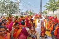 The city was drenched in devotion: The Kalash Yatra began with the sound of hymns.