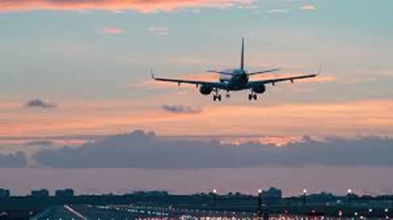 उड़ानों की संख्या लगातार घट रही