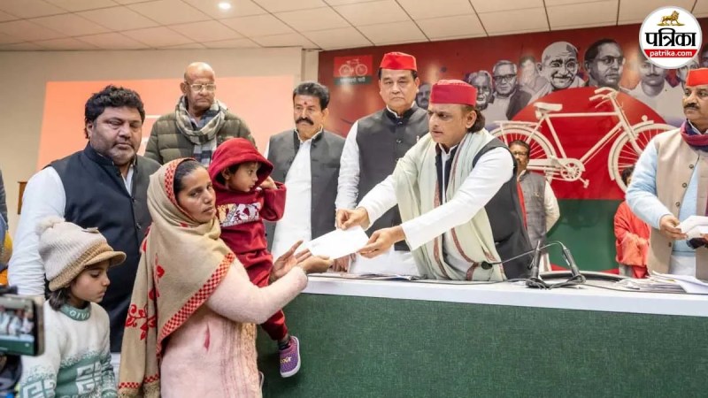 akhilesh yadav help moradabad blo family