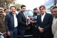 टैक्स छूट का असर, दोपहिया से ज्यादा बिके चारपहिया वाहन