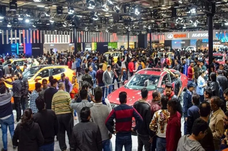 Auto Expo 2026: लग्जरी गाडि़यों पर कम हो टैक्स, कंपनी खुले और मिले सब्सिडी, तीन दिन में 6500 गाड़ियों की हुई बिक्री