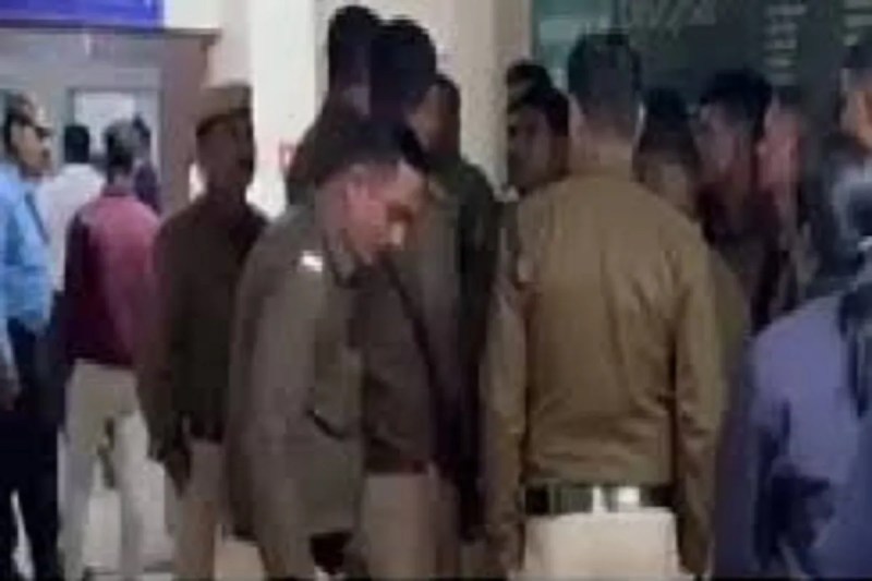 CG News: नगर सेना के जवान ने कलेक्ट्रेट परिसर में खाया जहर, मचा हड़कंप