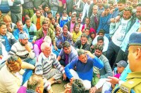 उधार नहीं चुकाया तो युवक के पेट में किए चाकू से वार, मौत