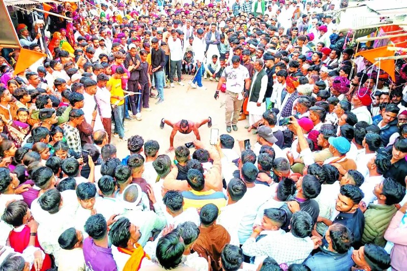 देवनारायण भगवान की शोभायात्रा में उमड़े श्रद्धालु