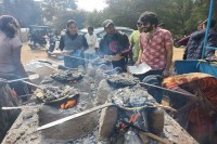 रायपुर में वायरल हो रही अंगाकर रोटी, सिलबट्टे की चटनी संग लोग चख रहे मजेदार स्वाद
