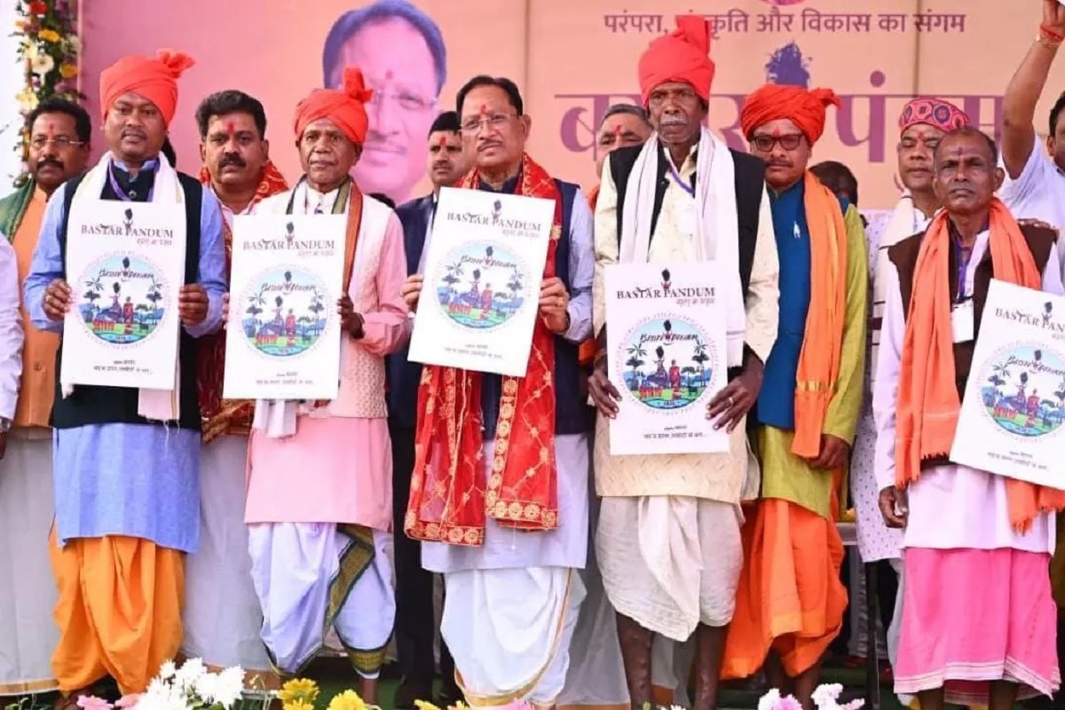 मुख्यमंत्री विष्णु देव साय ने बस्तर की कला, संस्कृति और परंपराओं को समर्पित बस्तर पंडुम 2026 के लोगो एवं थीम गीत का विमोचन