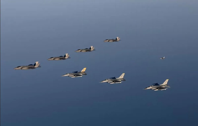 Chinese fighter jets