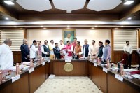 CM said that Minister Nitin Gadkari has given Rs 4500 crore for 50 roads