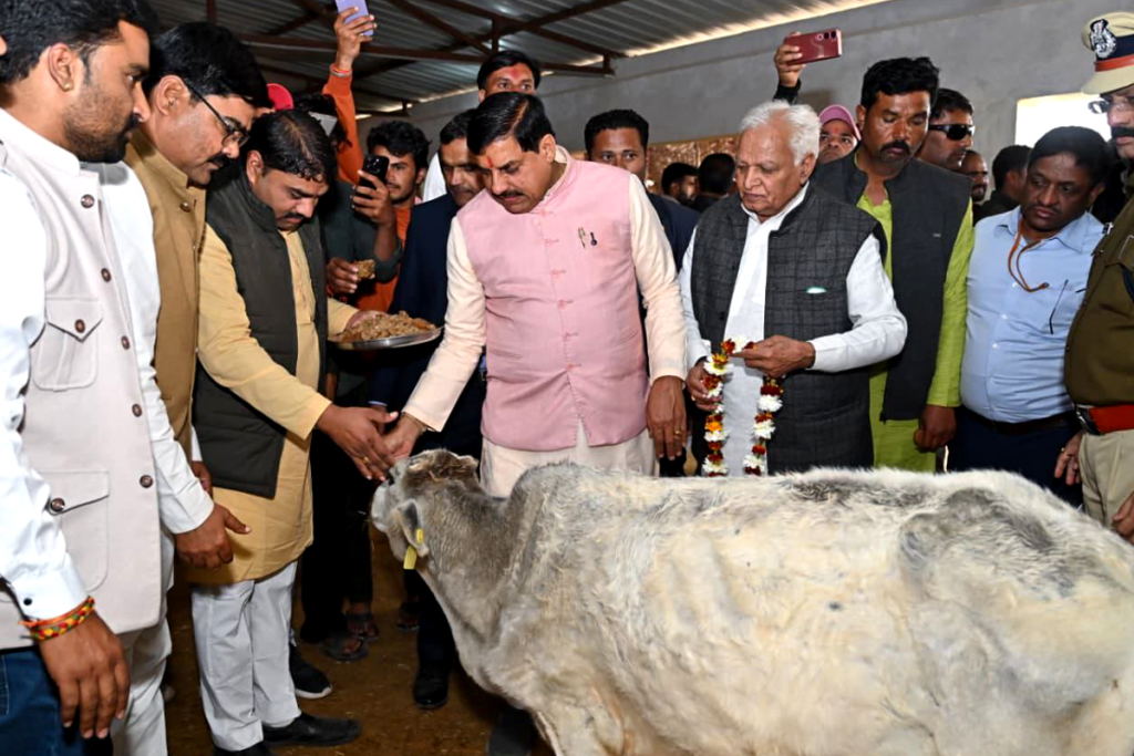 CM Mohan Yadav Unique Style