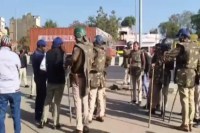 stone pelting on police in BJP MLA Priyanka Meena penchi village guna mp news