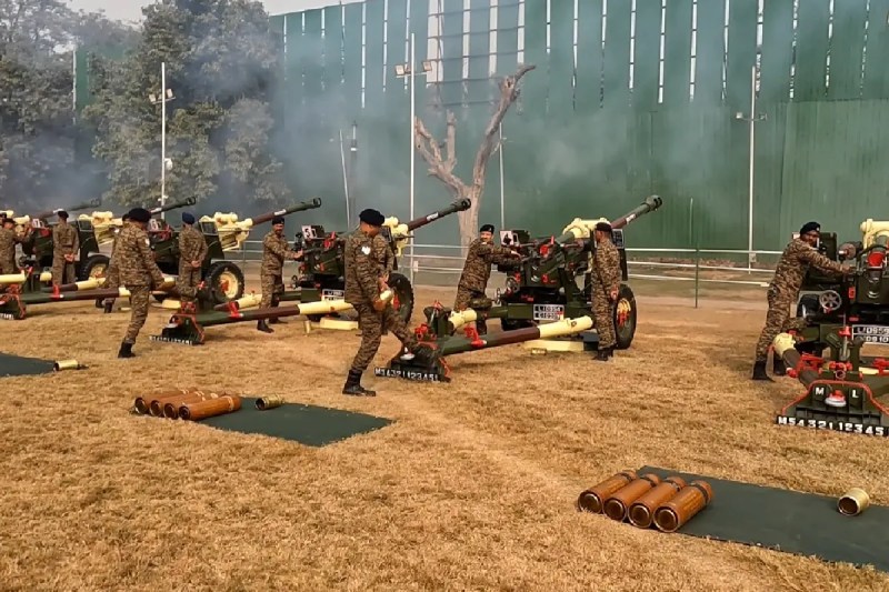 mp news republic day 2026 Delhi 21 Light Field Gun salute jabalpur
