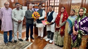 - हाल ही में कैद मछुआरों के परिजन, दमण-दीव सांसद व अन्य विदेश मंत्री से मिले