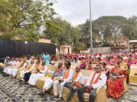 हिंदू सम्मेलन में मौजूद श्रद्धालु व समाजजन।