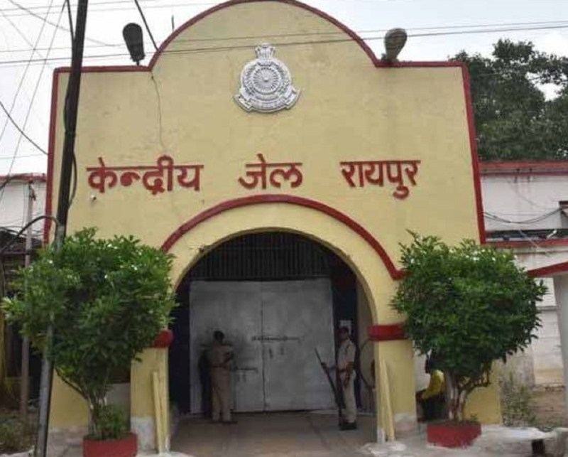 जेल में ब्वॉय फ्रेंड के साथ प्रेमिका ने इस तरह मनाया जन्मदिन, वीडियो वायरल