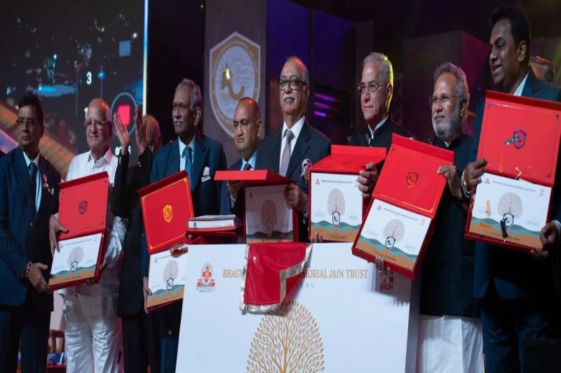 जैन समुदाय ने देश के विकास में महत्वपूर्ण भूमिका निभाई है।