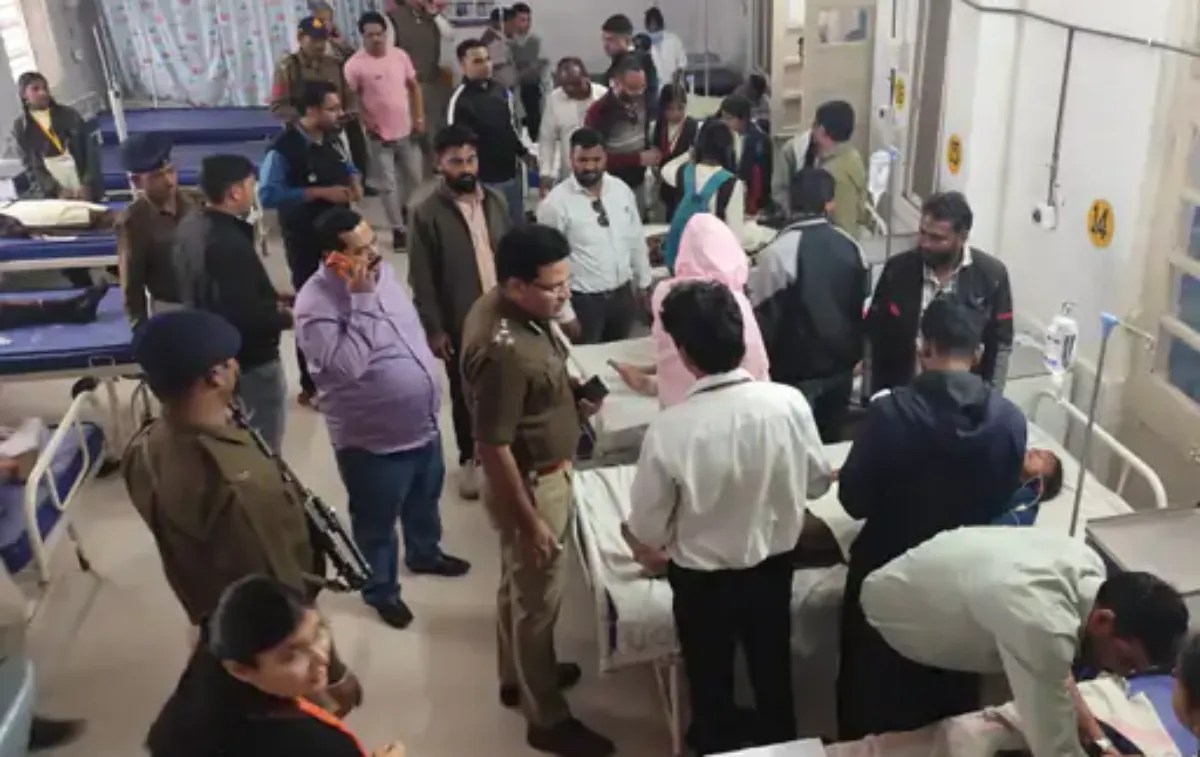 Swing packed with children collapses at a fair in Jhabua