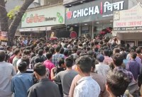 T-shirt-jeans showroom had to be closed in NARMADAPURAM