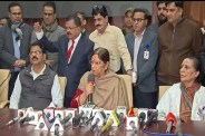वीसी कार्यालय में तोड़फोड़ और मोबाइल गायब होने का आरोप, चौक कोतवाली में तहरीर (फोटो सोर्स : WhatsApp News Group)