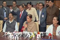 वीसी कार्यालय में तोड़फोड़ और मोबाइल गायब होने का आरोप, चौक कोतवाली में तहरीर (फोटो सोर्स : WhatsApp News Group)