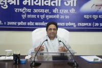 सतर्क सुरक्षा व्यवस्था से टली बड़ी दुर्घटना, पूर्व मुख्यमंत्री सुरक्षित बाहर निकाली गई (फोटो सोर्स : WhatsApp News Group)