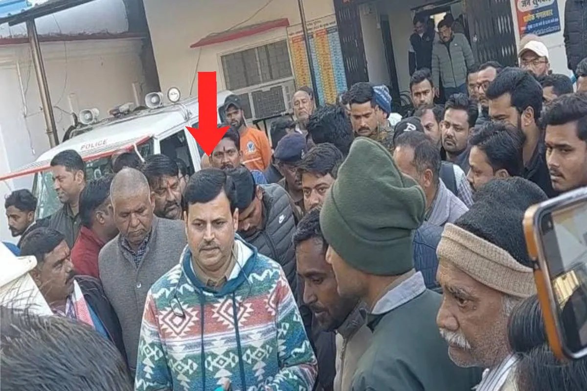 फर्जी भाई बनाकर हड़पी जमीन, कांग्रेस नेता गिरफ्तार फर्जी भाई बनाकर हड़पी जमीन, कांग्रेस नेता गिरफ्तार