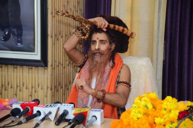 

Riteshwar Maharaj Sparks Debate in Lucknow Over Babri Masjid