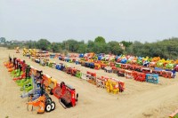 एफएमटीटीसी में पड़े यंत्र