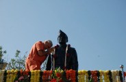 Prime Minister Narendra Modi paying tribute to Netaji Subhas Chandra Bose