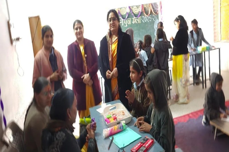 फोटो-पत्रिका।