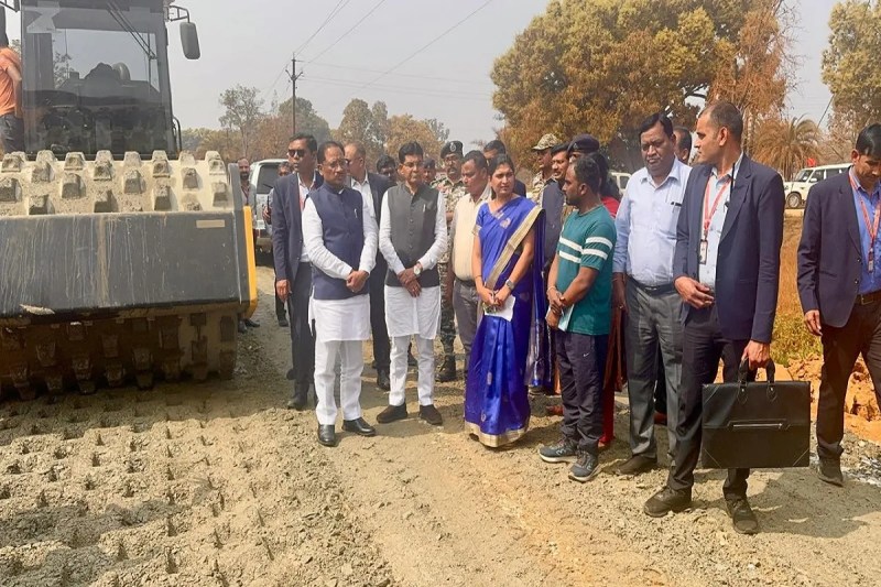 नारायणपुर-कोंडागांव निर्माणाधीन राष्ट्रीय राजमार्ग का मुख्यमंत्री साय ने किया निरीक्षण, एनएच-130डी कोंडागांव से नारायणपुर, कुतुल होते हुए महाराष्ट्र सीमा तक जोड़ेगा
