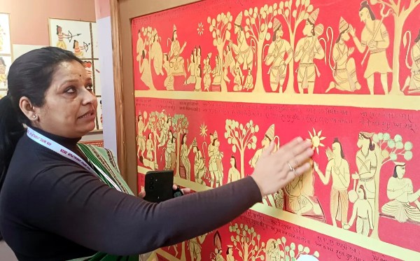 जबलपुर की कलाकार की ‘हनुमान चालीसा’ पेंटिंग को श्रीलंका में सम्मान जबलपुर की कलाकार की ‘हनुमान चालीसा’ पेंटिंग को श्रीलंका में सम्मान