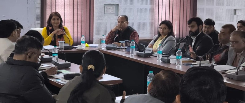 सिरोही. बैठक में मौजूद अधिकारी।