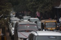 रुक रुक सडक़ों पर जाम की स्थिति बनी