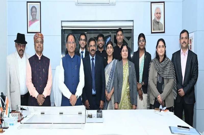 मुख्यमंत्री से भारतीय वन सेवा 2024 बैच के प्रशिक्षु अधिकारियों ने की मुलाकात, कई मुद्दों पर हुई चर्चा