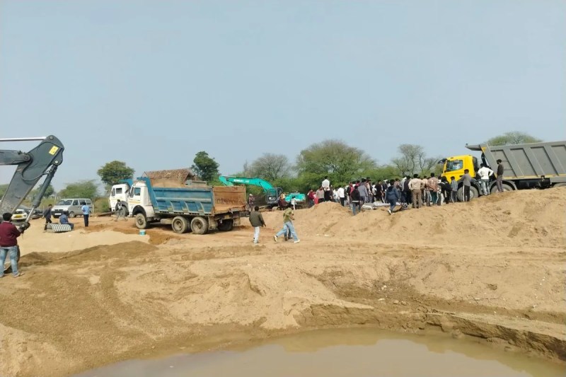 Villagers create ruckus in Shahpura Khari River, demand to stop gravel mining