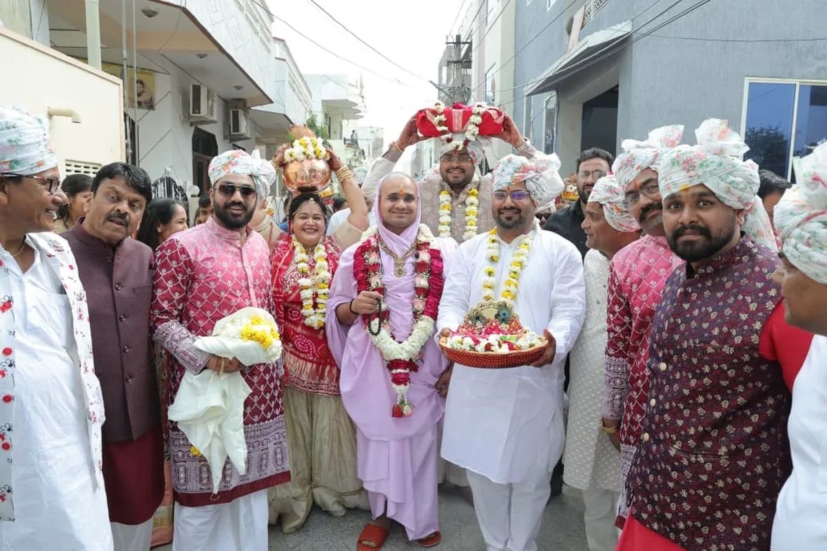 Those who get the opportunity to receive the nectar of Bhagwat are fortunate.