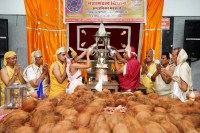 The devotion of the child devotee captivated the mind; the first anointment was held, and cheers echoed.