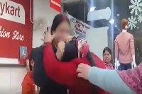 husband going to mall with his girlfriend when wife saw she beat her up badly sonbhadra
