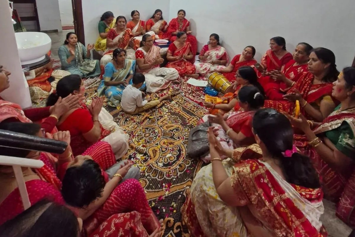 'Don't color me, Sanwariya...': Women dance to Shiva hymns