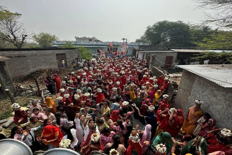 A huge crowd gathered in the Kalash Yatra in Haled.