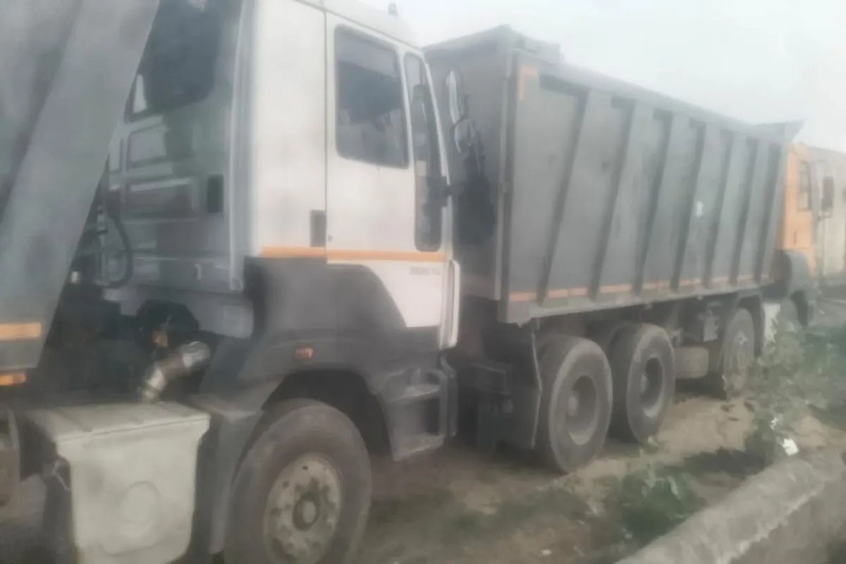 Midnight crackdown on mining mafia: 4 dumpers, 9 tractor-trolleys seized from Khari and Kothari rivers