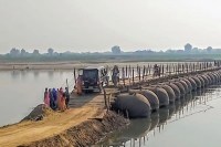 संजय सेतु की मरम्मत के बीच घाघरा घाट पर लौटेंगी पुरानी यादें, बनेगा पीपे का पुल (फोटो सोर्स : WhatsApp News Group)