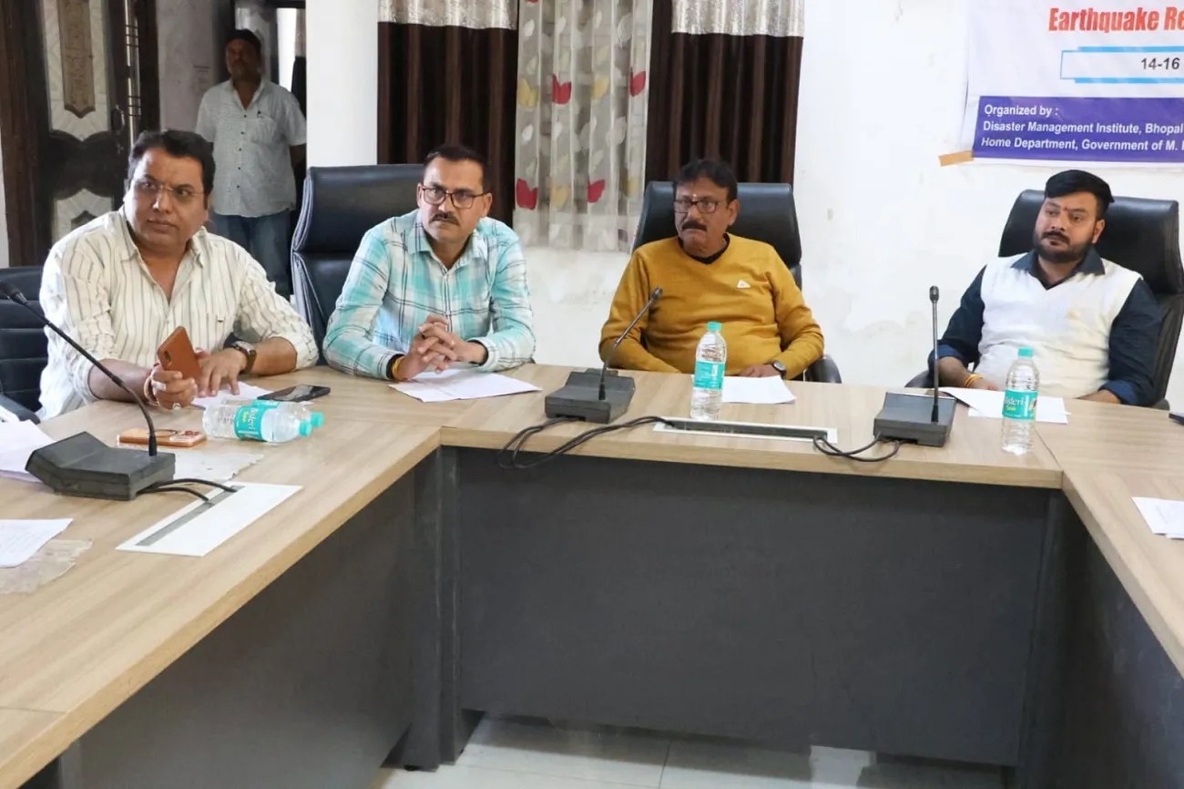 नगरपालिका नरसिंहपुर अपनी आर्थिक स्थिति सुधारने पूरा जोर लगा रही है। मंगलवार को दोपहर बाद हुए परिषद के सम्मिलन में अध्यक्ष, उपाध्यक्ष, नेता प्रतिपक्ष सहित पार्षदों ने शहर में व्यापारिक गतिविधियों, अस्थाई दखल का सर्वे कराने पर सहमति जताई, ताकि आय बढ़ सके।